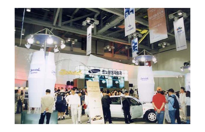 2001 Motor Show On-site coverage34