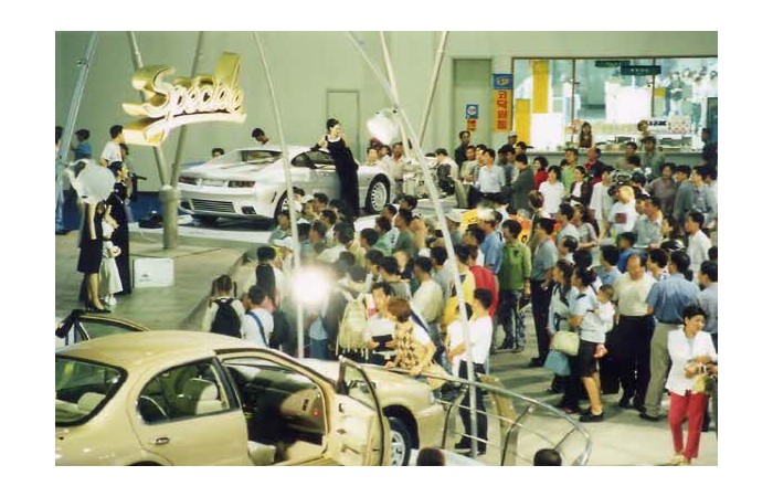2001 Motor Show On-site coverage28